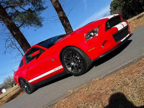 Used 2012 Ford Mustang Shelby GT500 w/ SVT Performance Pkg image 28
