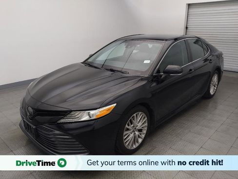 Used 2018 Toyota Camry XLE FWD image 1