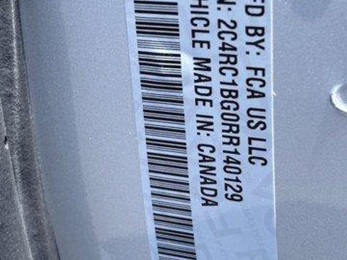Used 2024 Chrysler Pacifica Touring-L FWD image 33