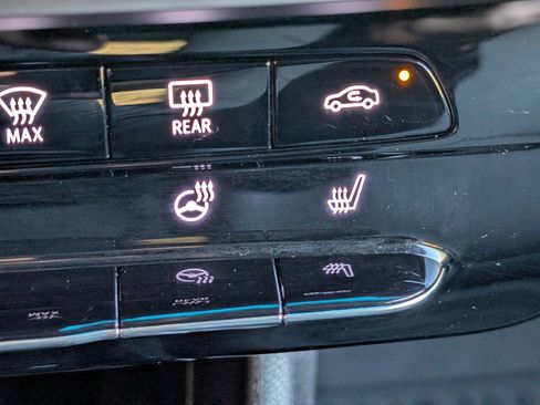 Used 2022 Chevrolet Bolt LT w/ Infotainment Package image 31