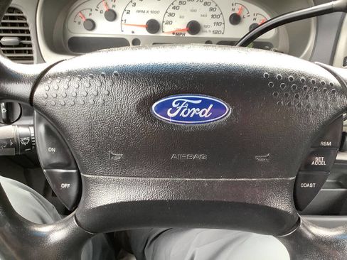 Used 2004 Ford Explorer Sport Trac XLS image 32