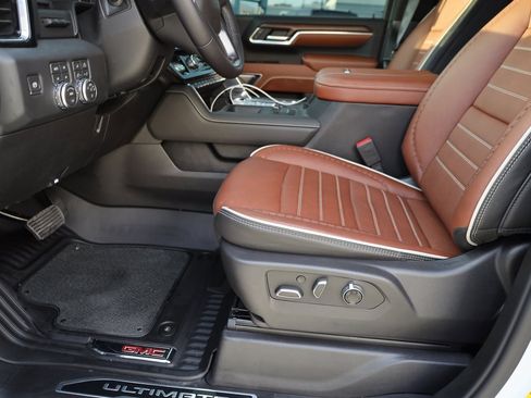 Used 2026 GMC Sierra 3500 Denali Ultimate image 11