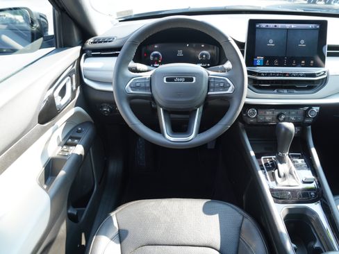 Used 2025 Jeep Compass Limited w/ Elite Group AWD/4WD image 11