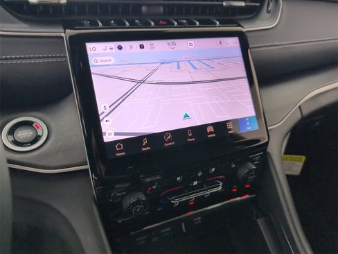 New 2025 Jeep Grand Cherokee Limited w/ Luxury Tech Group II image 11