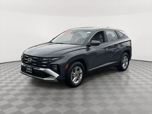 Used 2025 Hyundai Tucson SE FWD image 3