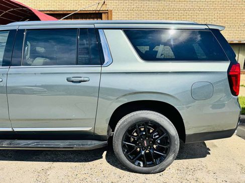 Used 2024 GMC Yukon XL Denali AWD/4WD image 8