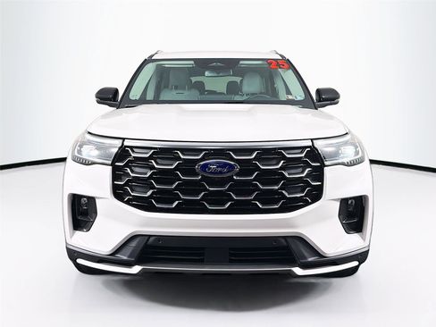 Used 2025 Ford Explorer Platinum w/ Ultimate Package AWD/4WD image 2