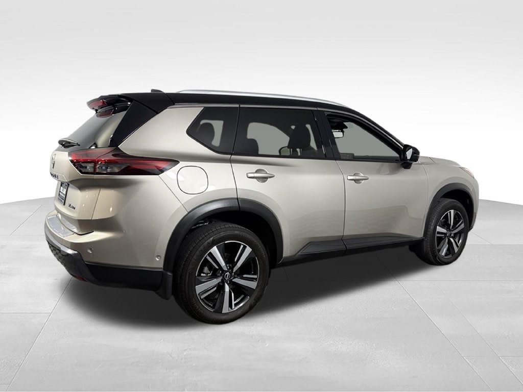 Used 2025 Nissan Rogue SL AWD/4WD image 7
