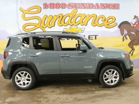 Used 2017 Jeep Renegade Latitude w/ Cold Weather Group AWD/4WD image 1