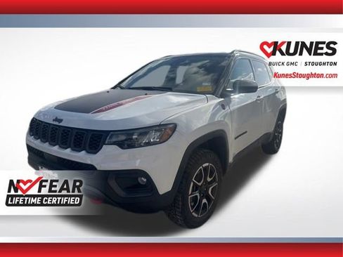 Used 2025 Jeep Compass Trailhawk image 5