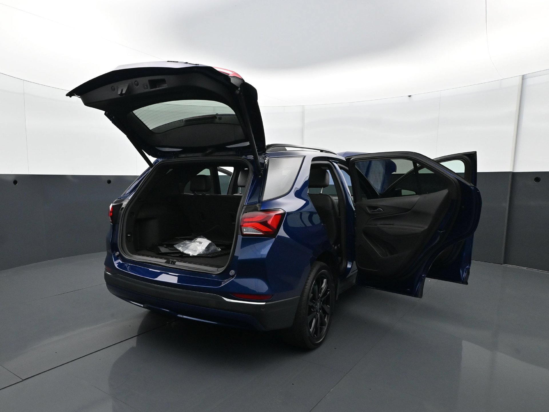 Used 2022 Chevrolet Equinox RS w/ RS Leather Package AWD/4WD image 34