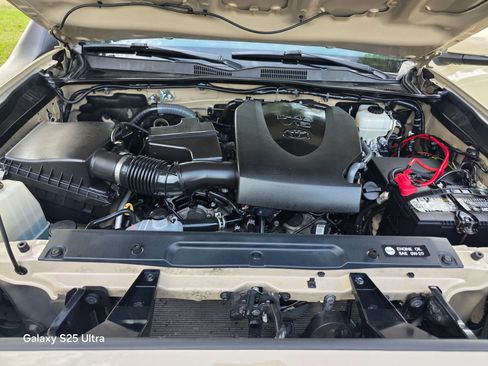 Used 2017 Toyota Tacoma TRD Off-Road w/ Tow Package (A/T) AWD/4WD image 44
