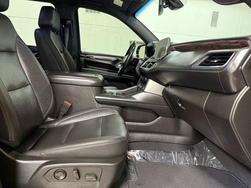 Used 2022 Chevrolet Suburban LT AWD/4WD image 22