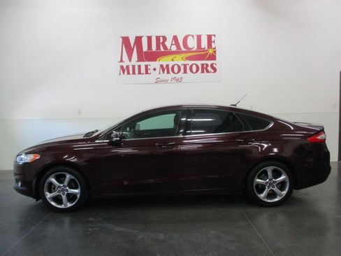 Used 2013 Ford Fusion SE FWD image 2