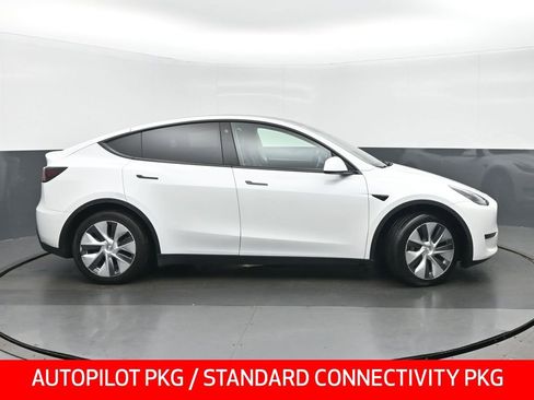 Used 2022 Tesla Model Y Long Range AWD/4WD image 2