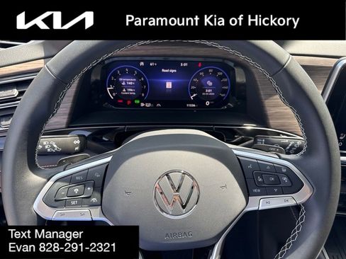 Used 2025 Volkswagen Atlas SEL AWD/4WD image 33