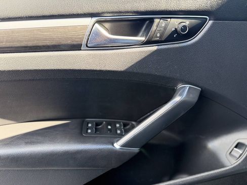 Used 2017 Volkswagen Passat 1.8T SE w/ SE Lighting Package FWD image 18