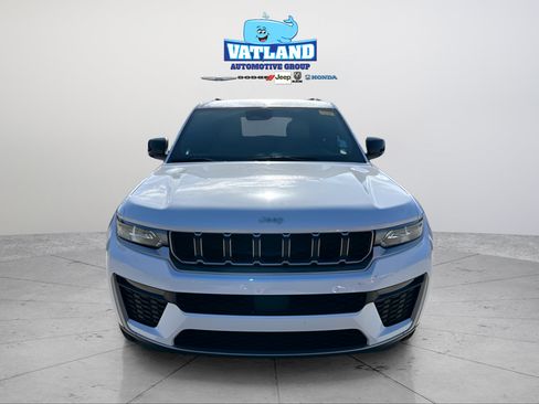 Certified 2026 Jeep Grand Cherokee Limited w/ Trailer Tow Package AWD/4WD image 21