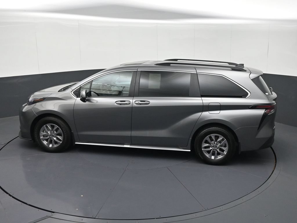 Used 2026 Toyota Sienna XLE FWD image 26