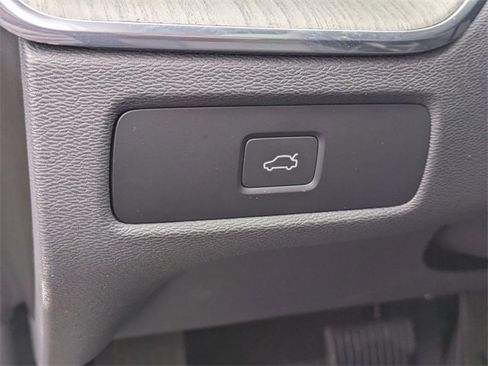 Used 2025 Volvo XC60 B5 Plus image 14