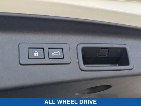 Used 2025 Subaru Forester Premium image 35