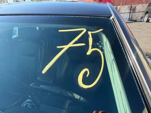 Used 2017 Chrysler 300 C image 33