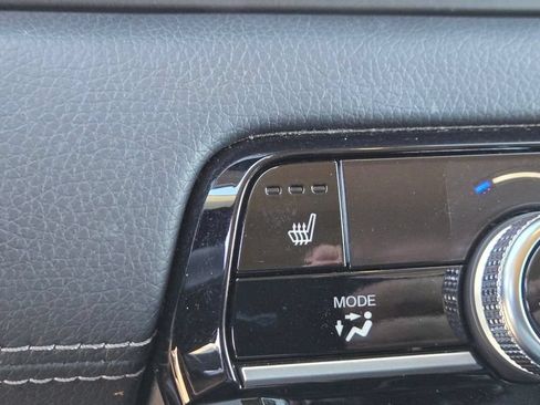 Used 2024 Honda Pilot Touring image 23