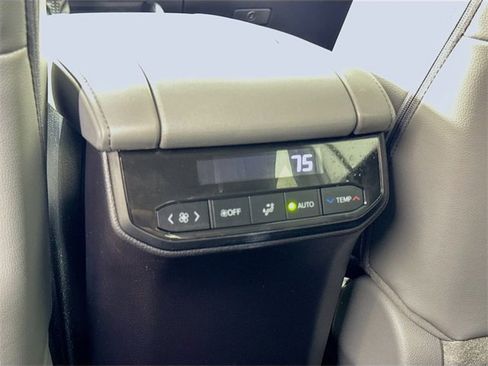 Used 2023 Toyota Highlander Limited image 38