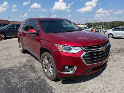 Used 2019 Chevrolet Traverse Premier w/ Driver Confidence II Package FWD image 2