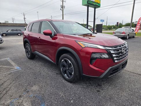 Used 2025 Nissan Rogue SV AWD/4WD image 3