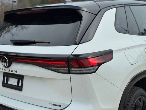 New 2026 Volkswagen Tiguan SE R-Line image 11