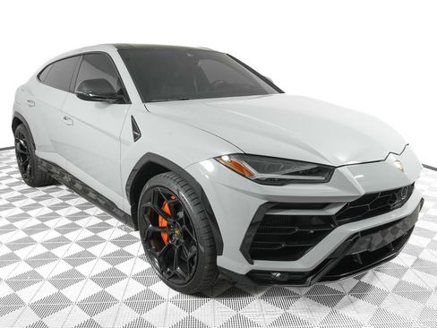 Used 2022 Lamborghini Urus AWD/4WD image 3