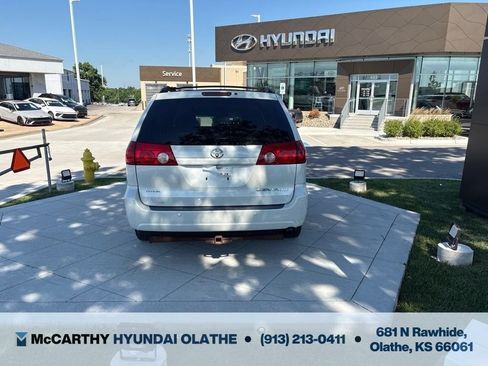 Used 2009 Toyota Sienna XLE FWD image 8