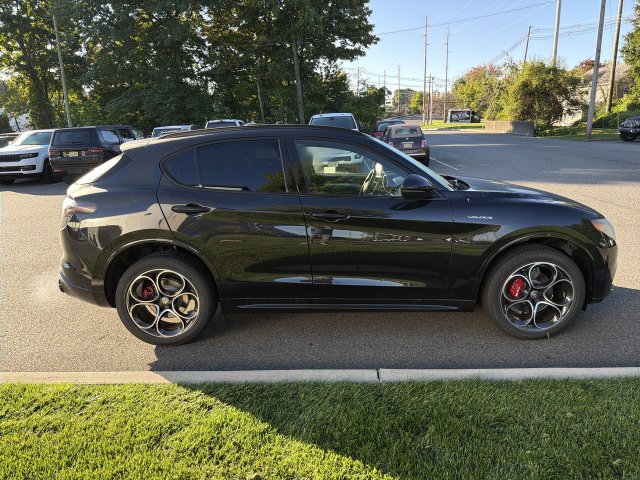 New 2026 Alfa Romeo Stelvio Sprint w/ Convenience Package AWD/4WD image 9