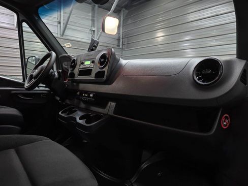 Used 2024 Mercedes-Benz Sprinter 4500 image 13
