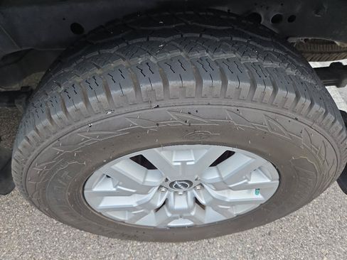 Used 2022 Nissan Frontier SV w/ Technology Package RWD image 15