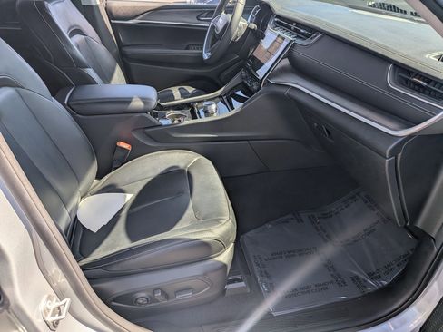 Used 2023 Jeep Grand Cherokee L Limited w/ Black Appearance Package image 37