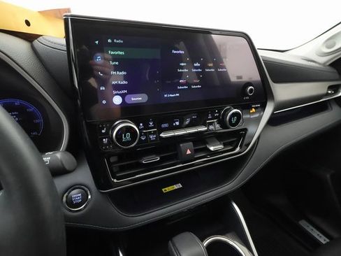 Used 2023 Toyota Highlander Limited image 17