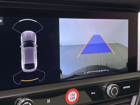Certified 2025 Porsche Macan Turbo AWD/4WD image 32