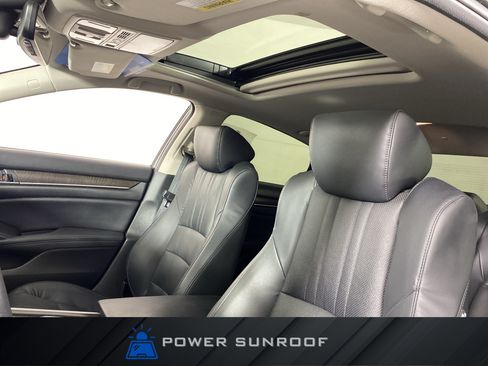 Used 2018 Honda Accord Touring image 2