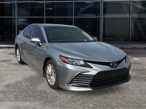 Used 2022 Toyota Camry LE image 2