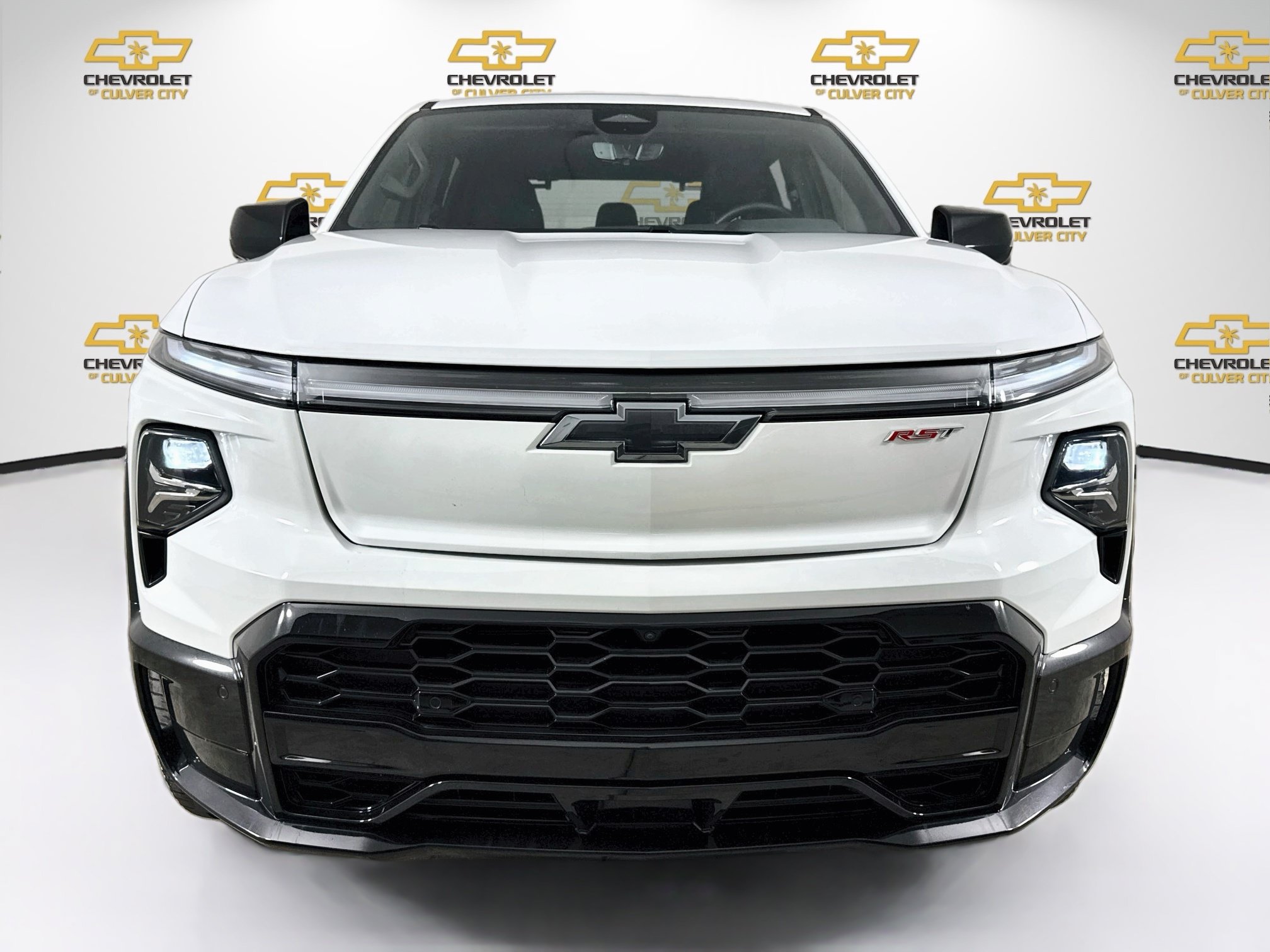 Used 2024 Chevrolet Silverado EV RST AWD/4WD image 2