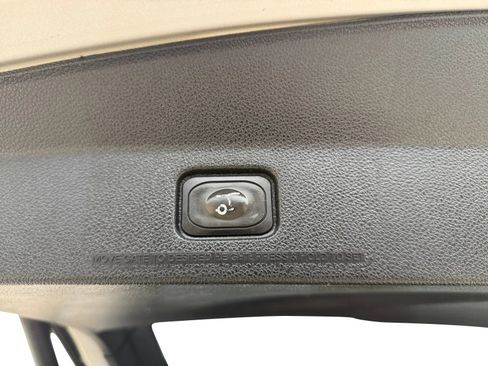 Used 2018 Ford Explorer XLT w/ Equipment Group 202A AWD/4WD image 12