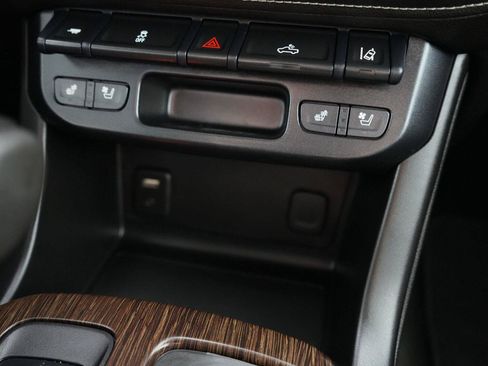 Used 2018 GMC Canyon Denali AWD/4WD image 19