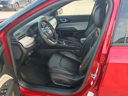 Used 2025 Jeep Compass Limited image 3