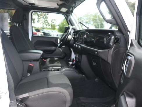 Used 2022 Jeep Gladiator Sport AWD/4WD image 19