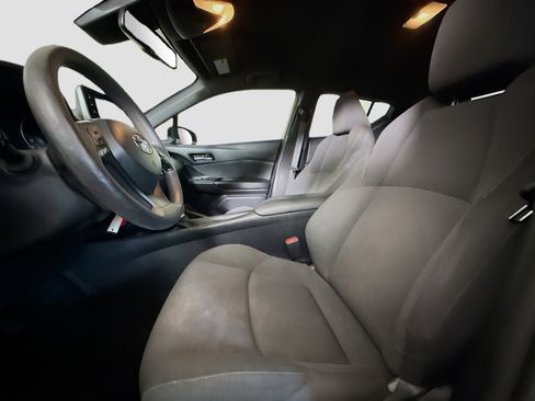 Used 2019 Toyota C-HR LE FWD image 21