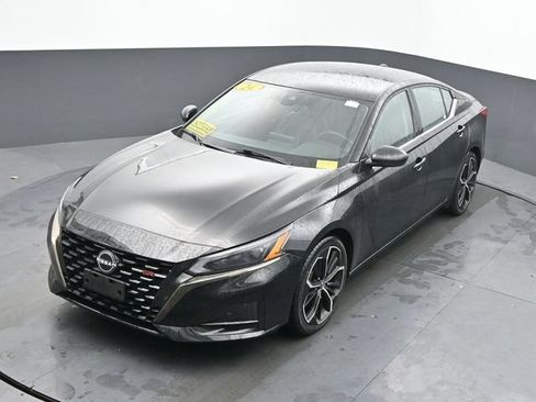 Used 2024 Nissan Altima 2.5 SR FWD image 38