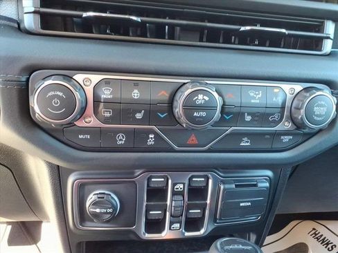 New 2025 Jeep Gladiator Sport image 16