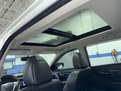 Used 2015 Nissan Rogue SL w/ SL Premium Package image 25